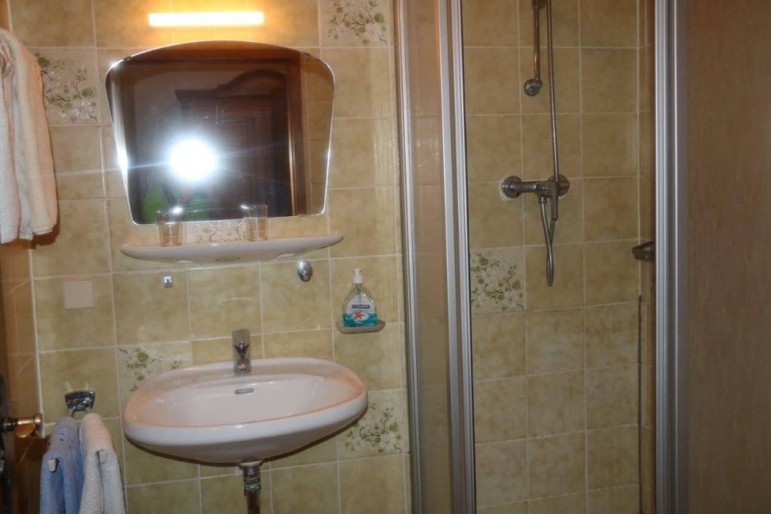 Bad mit Dusche/WC Pension zum Bründl