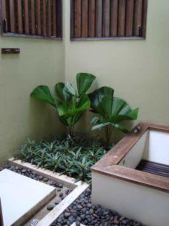 Badezimmer - Badewanne und Dusche Le Paradis Boutique Resort & Spa