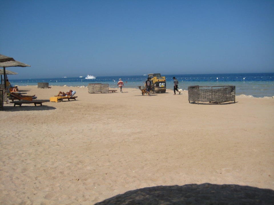 Bagger auf Strand-Baustelle Makadi Palace