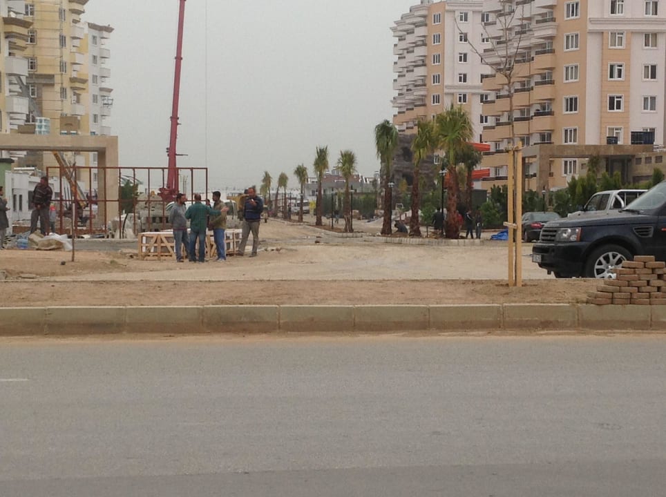 Links Lara und rechts Ramada Wyndham Garden Lara