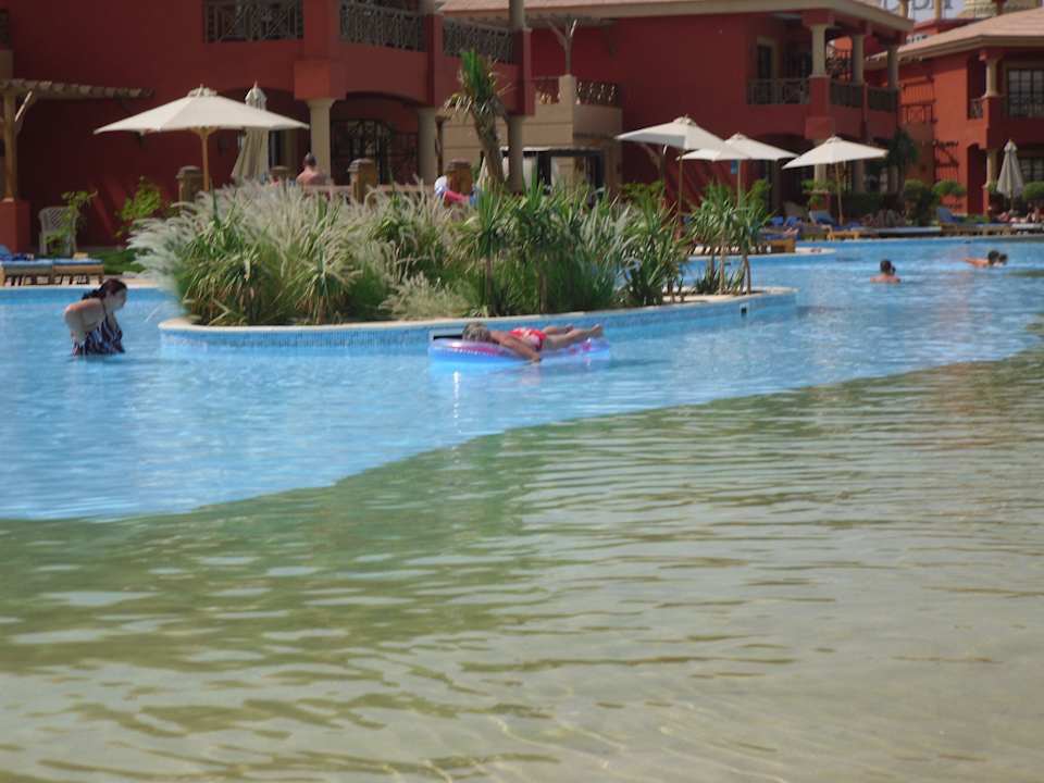 So schön kann "Sonnenbaden" sein Pickalbatros Alf Leila Wa Leila Resort - Neverland Hurghada