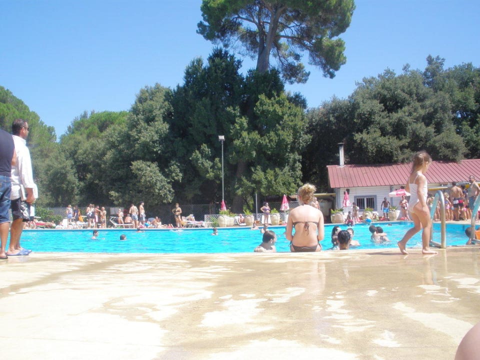 Einer der beiden Pools, dies ist der größere Camping & Bungalows Internazionale di Castelfusano