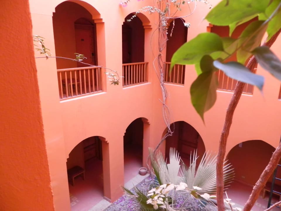 Der Innenhof zu den Zimmern Ali Pasha Hotel