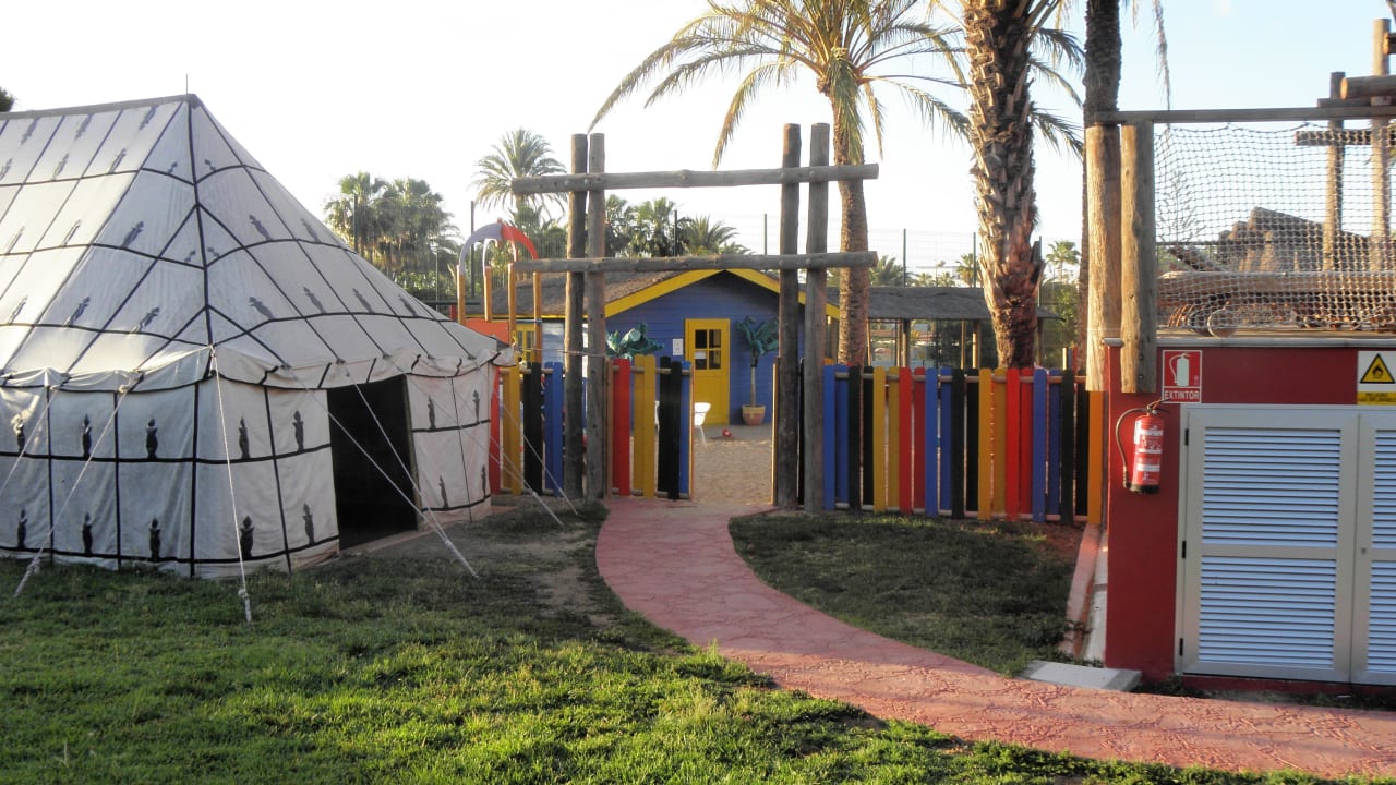 Eingang zum Miniclub HL Miraflor Suites Hotel