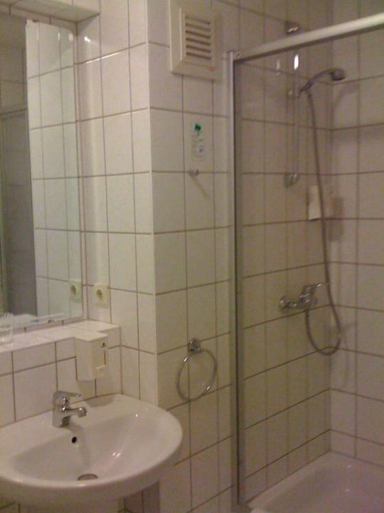 Bad mit Dusche astral'Inn Hotel Leipzig/Astral New Budget Hotel