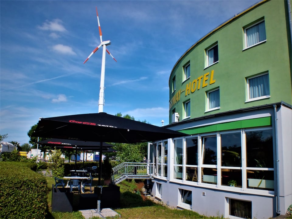 Außenansicht Highway Hotel
