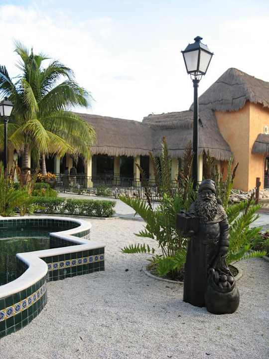 Weihnachtsmann Grand Palladium Select White Sand Resort & Spa