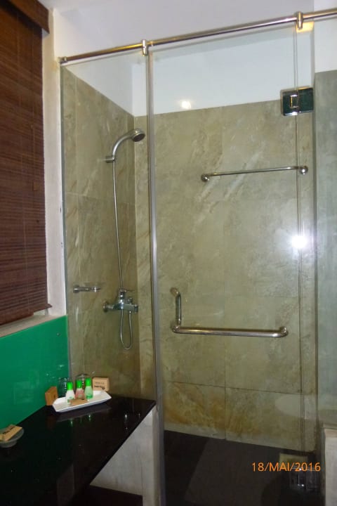 Zimmer 314 Bad Hotel Topaz