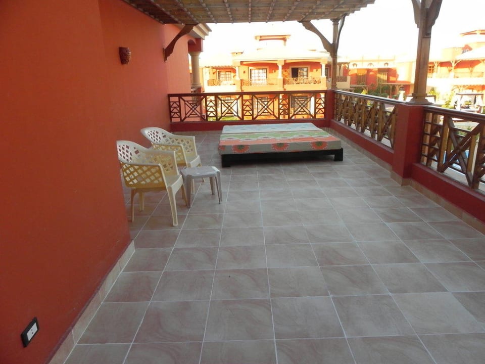 Unser "kleiner"  Balkon Pickalbatros Alf Leila Wa Leila Resort - Neverland Hurghada