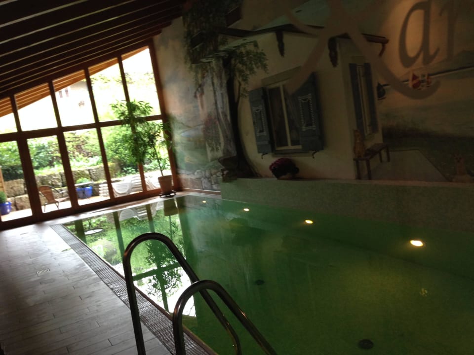 Schwimmbecken mit Gegenstromanlage Landgasthof Karner