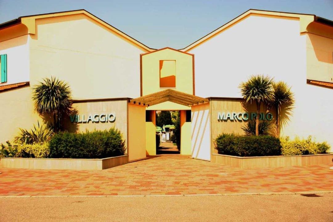 Sicht von der Straße Villaggio & Aparthotel Marco Polo