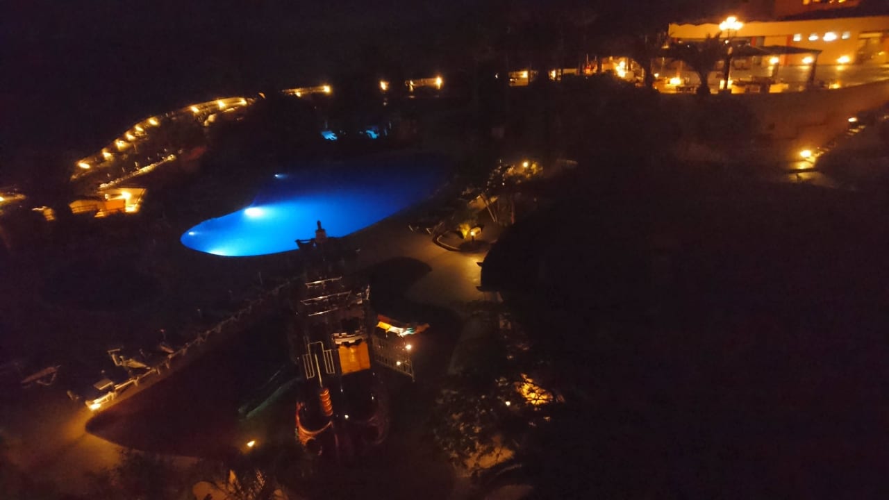 Poolanlage by Night Iberostar Waves Playa Gaviotas