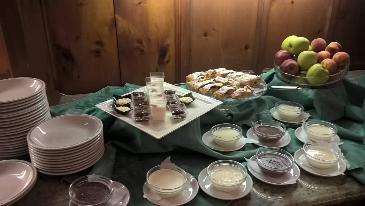 Nachspeisenbüffet Schlosshotel Dolomiti