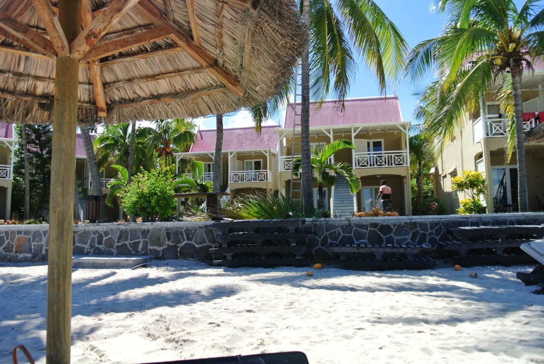 Blick vom Hotelstrand auf die Anlage Hotel Villas Caroline