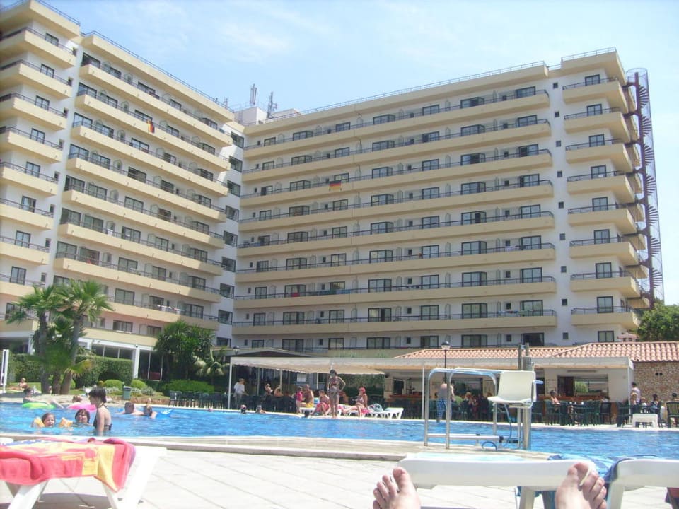 Aussicht auf das Hotel von der Liege am Pool BQ Belvedere Hotel