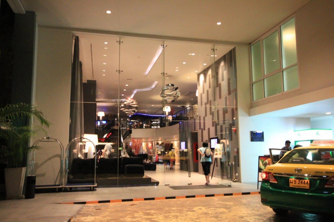 Eingang zur Lobby Hotel Park Plaza Bangkok Soi 18