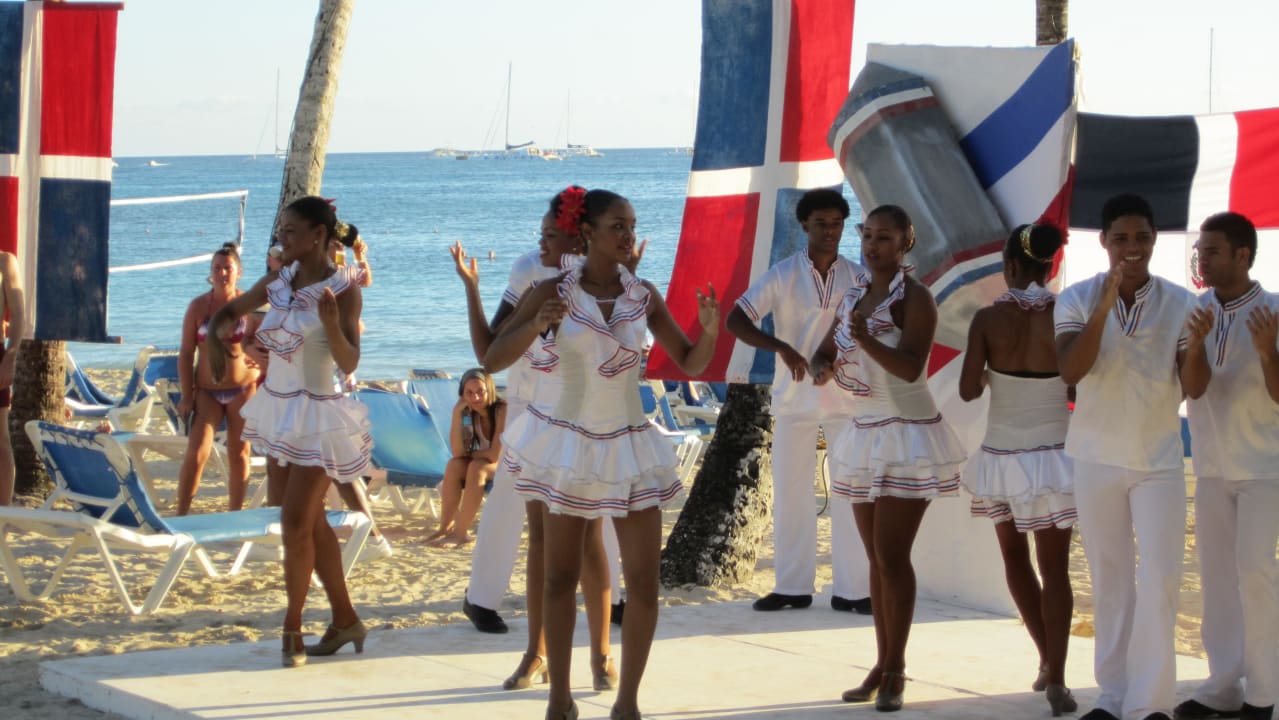 Show am Strand Dreams La Romana Resort & Spa