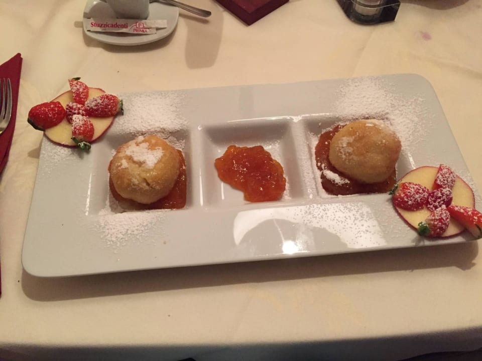 Eines von vielen guten Dessert Schlosshof Charme Style Hotel Resort