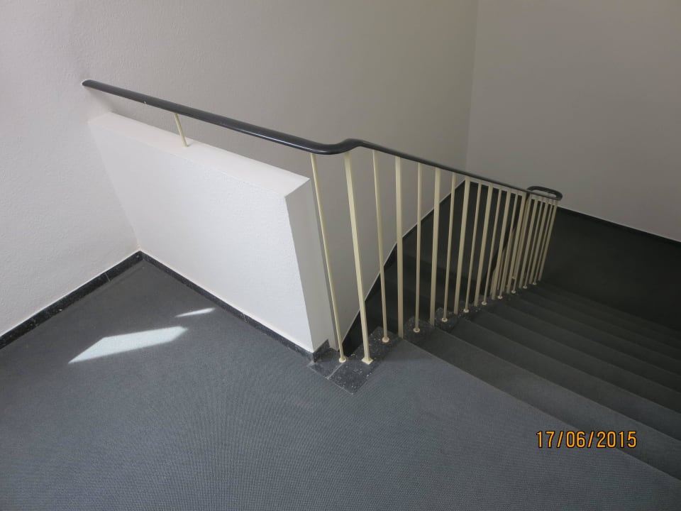 Hotelgangblick im 3. Stock - Treppenhaus Hotel Mondial am Dom Cologne- MGallery