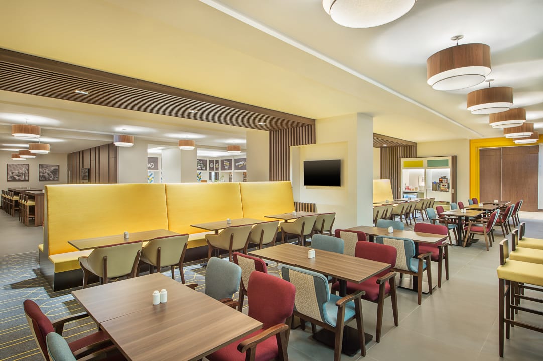 Gastro Hampton By Hilton Dubai Airport