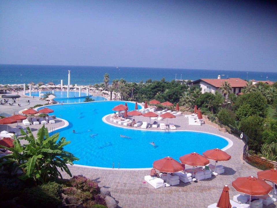 Вид из главного корпуса. Starlight Resort Hotel