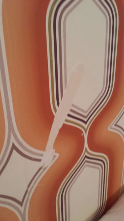 Wand am Kopfende des Bettes 45 Times Square Hotel