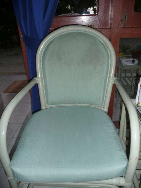 Abgenutzter schmutziger Stuhl Summer Island Maldives