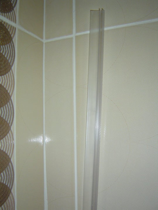 Badezimmer Leiste ab bei Ankunft Cenger Beach Resort & Spa