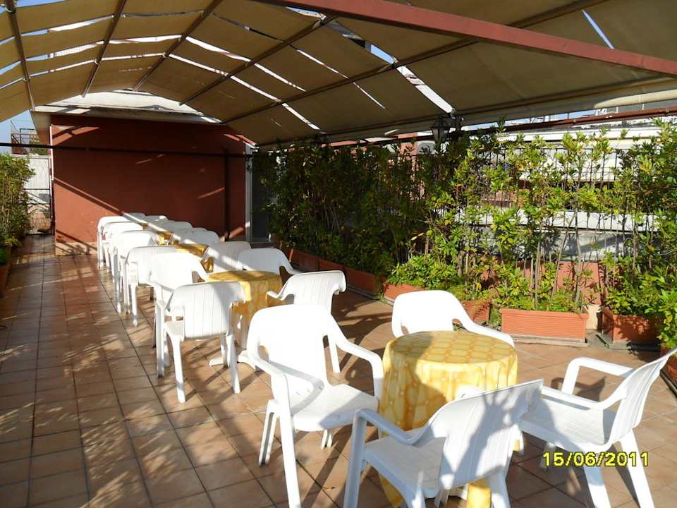 Zona bar sulla terrazza panoramica Hotel Carlo Magno