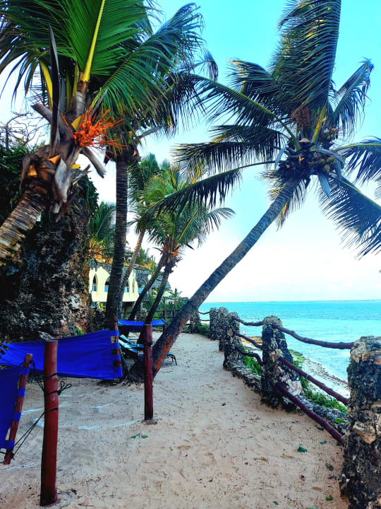 Strand Bahari Beach Hotel