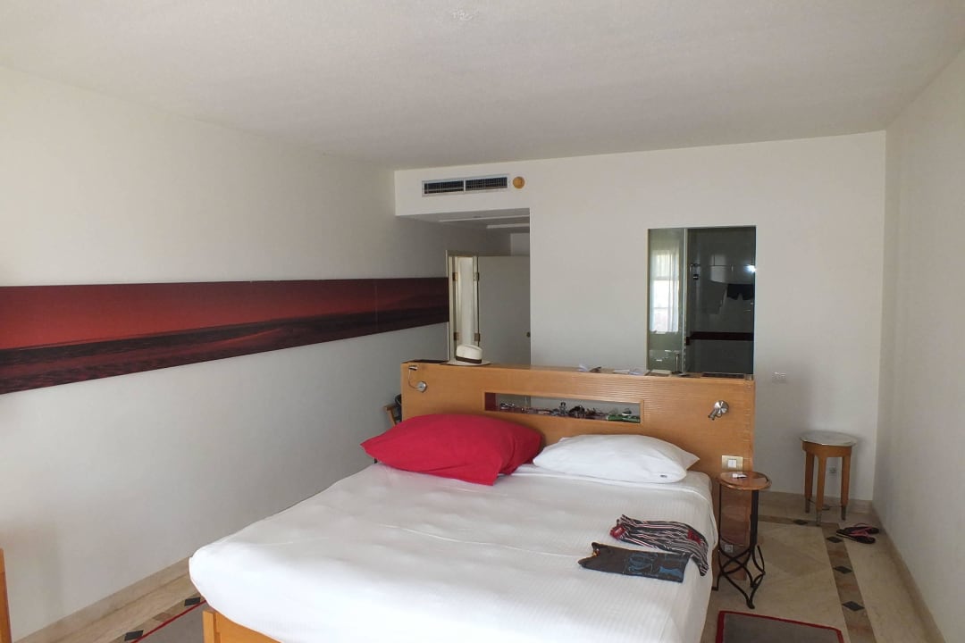 Schlafzimmer mit Verbindungstür Mövenpick Resort & Spa El Gouna