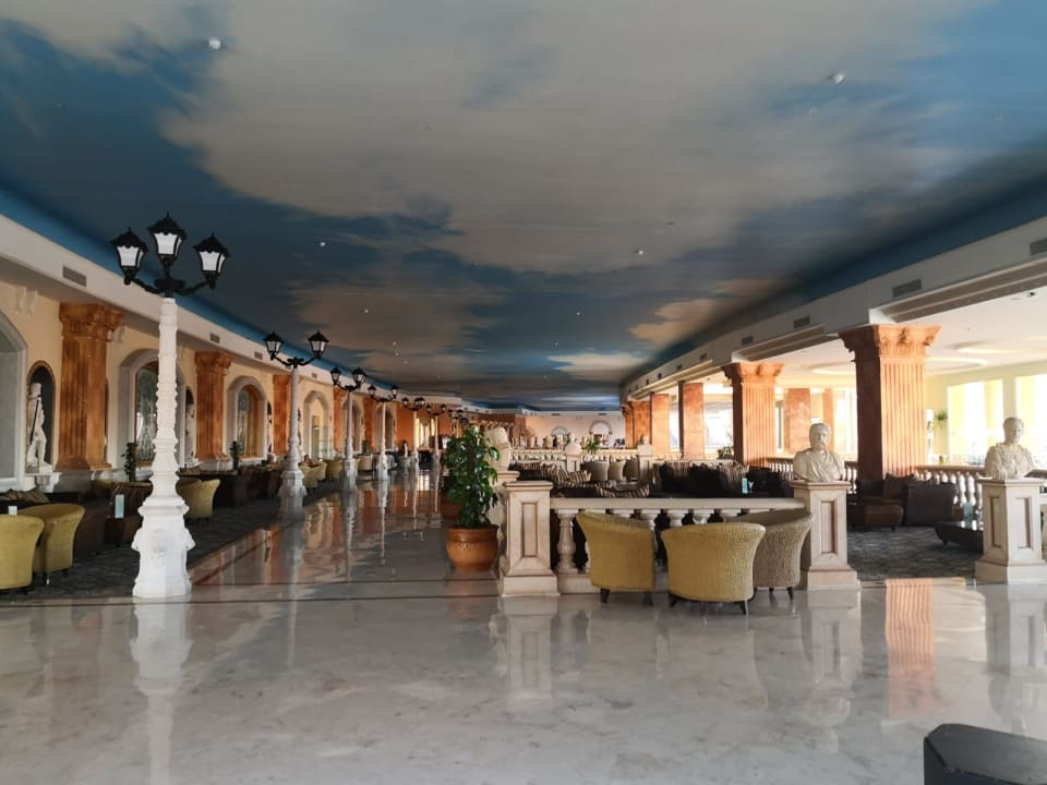 Lobby Hotel Titanic Palace