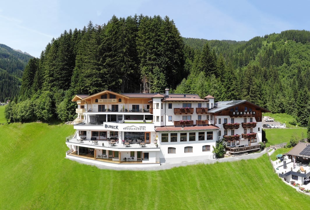 Außenansicht Panoramahotel Burgeck