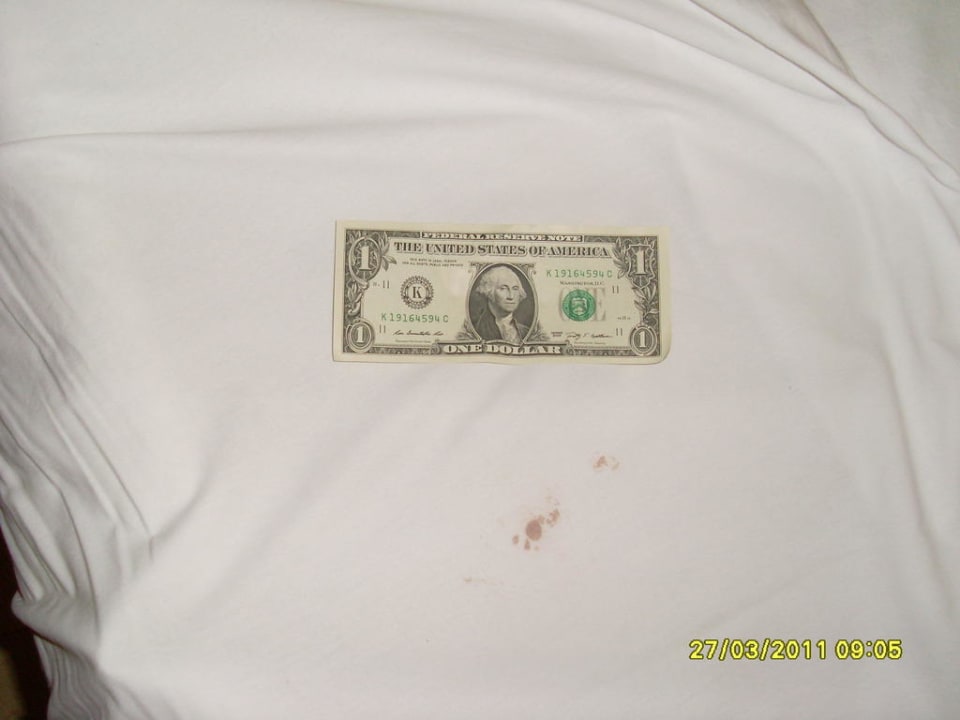 Dreckiges Bettlaken am 27.3. Hotel Grand Palladium Palace Resort, Spa & Casino