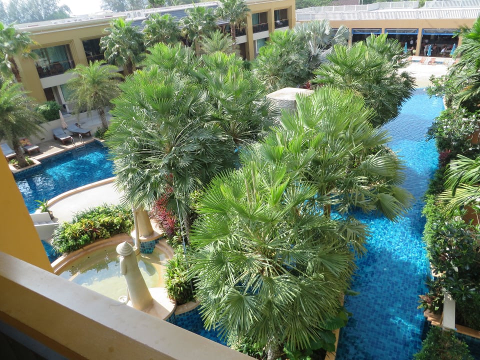 Vom Balkon nach rechts geschaut Hotel Rawai Palm Beach Resort