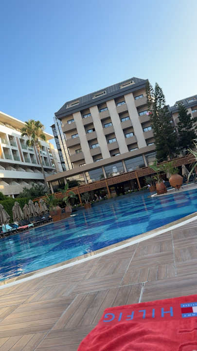 Pool Kaia Coracesium