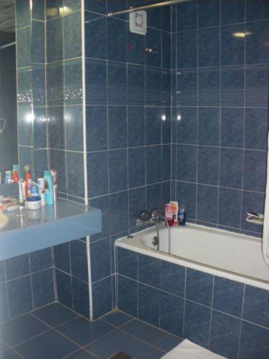 Bad mit Badewanne/Dusche und WC Iberostar Origin Taínos