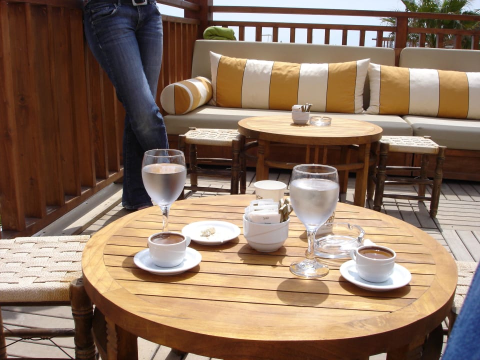 Türkischer Kaffee in der schönes Bar der Anlage Akka Alinda Hotel