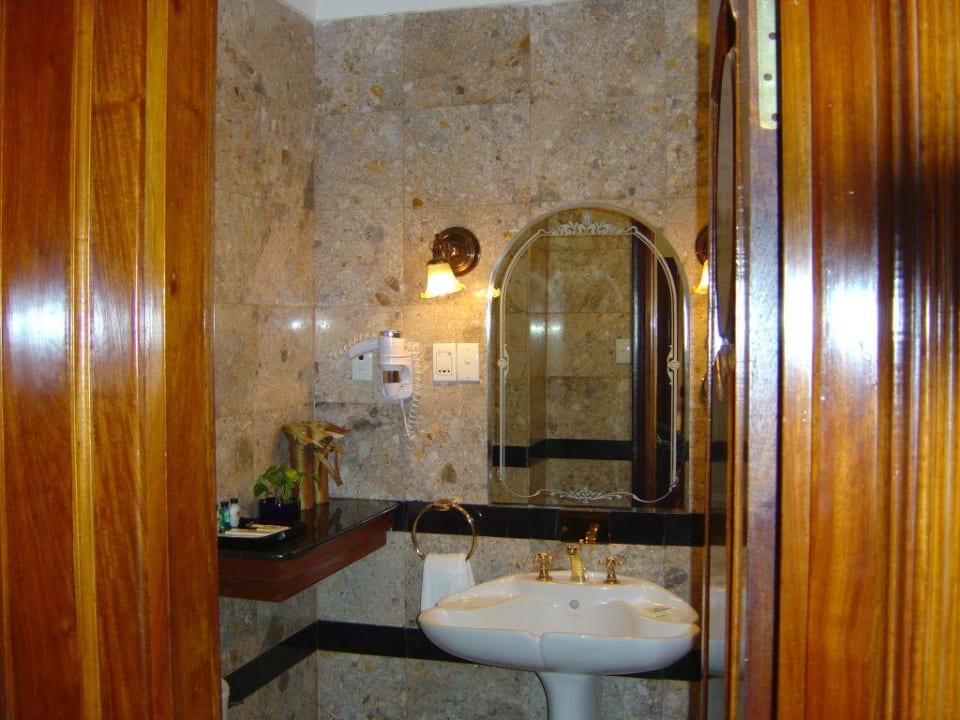 Bad/Hotel Majestic in Saigon Hotel Majestic Saigon