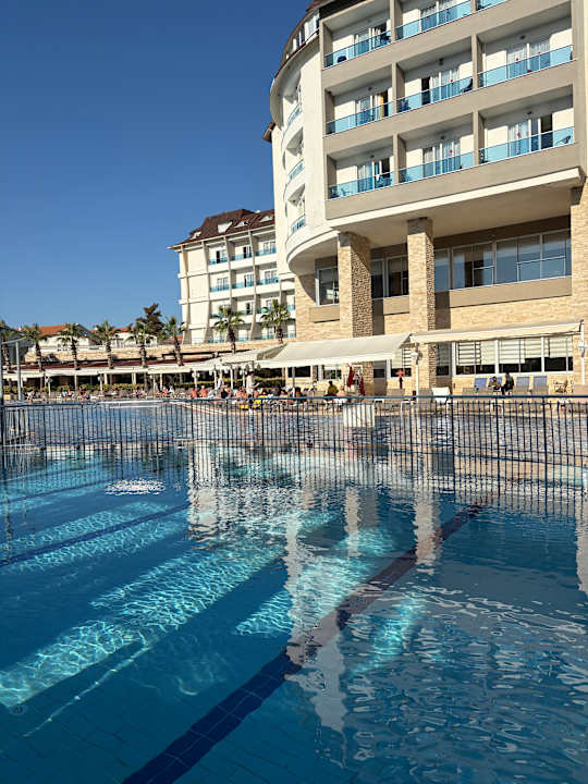 Pool Ramada Resort by Wyndham Side