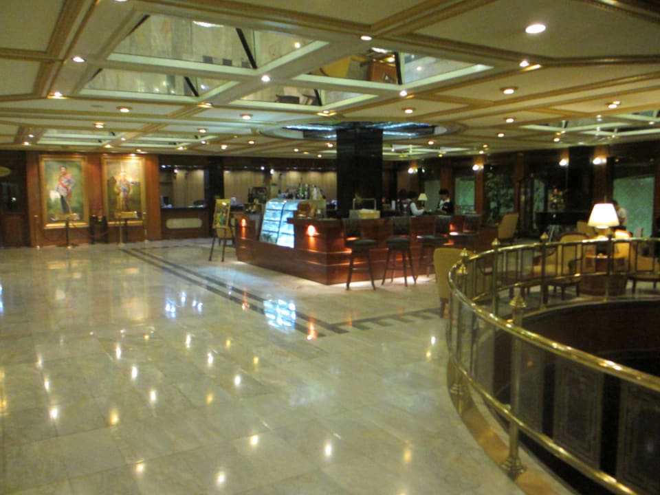 Große Lobby The Tawana Bangkok