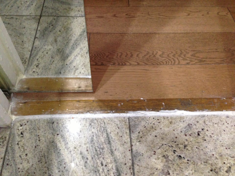 Ich hätte dem Handwerker dafür kein Geld gegeben. Hotel Kleber Champs Elysees Tour Eiffel Paris