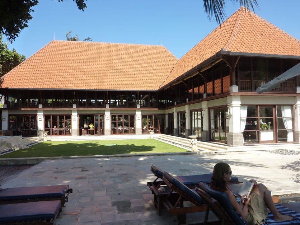 Aussenansicht vom Restaurant Puri Santrian