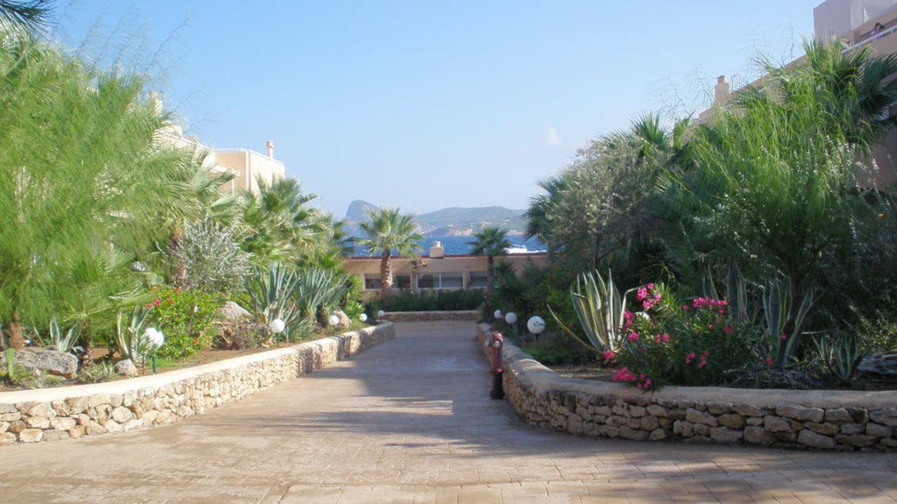 Zwischen den Wohnblöcken Sirenis Seaview Country Club