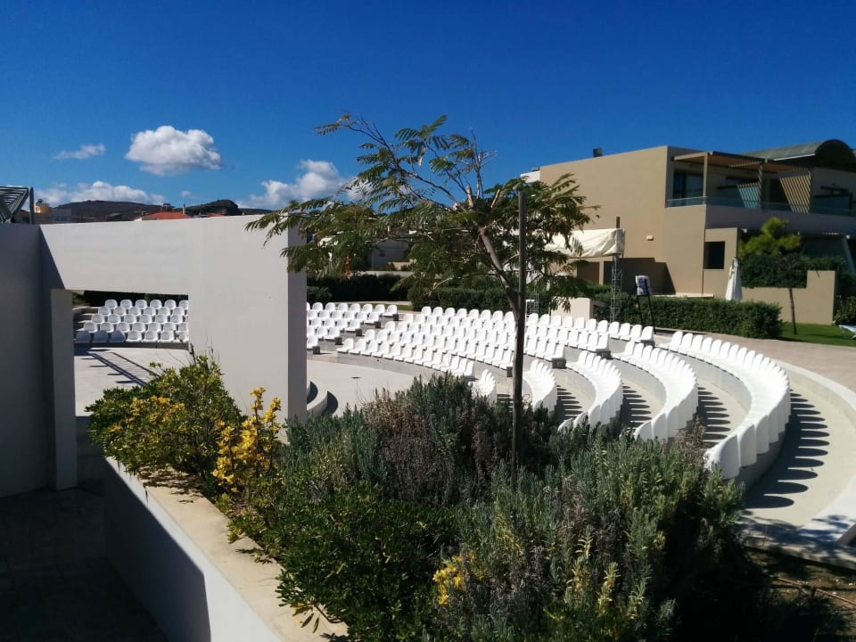 Theater Avra Imperial Hotel