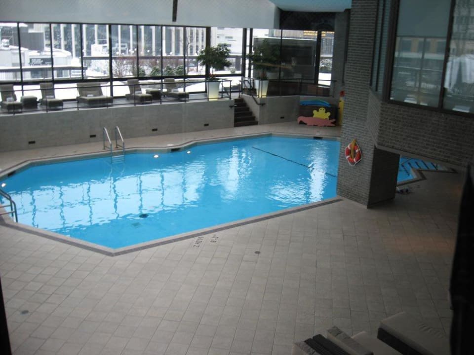Das Hallenbad DoubleTree By Hilton Montreal