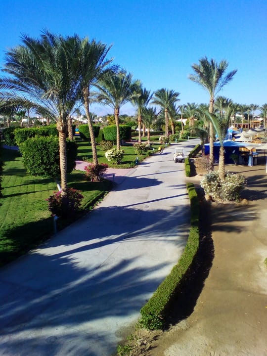 Wunderschöne Promenade in der Hotelanlage  Desert Rose