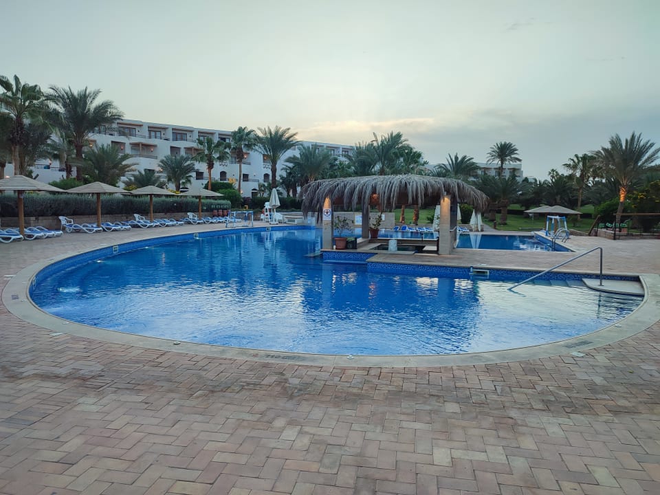 Pool Fort Arabesque Resort, Spa & Villas