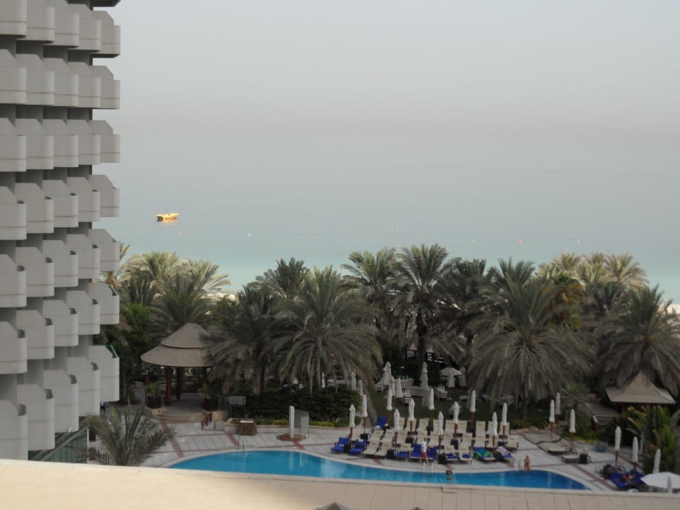 Blick zum Pool 4.OG Hilton Dubai Jumeirah