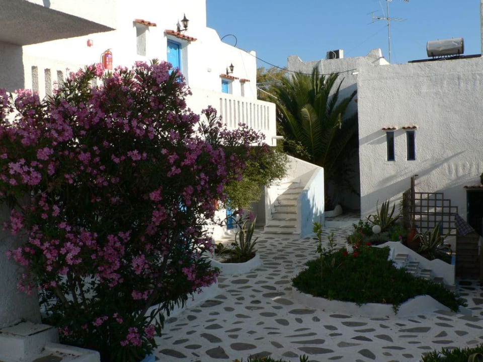 Weg durch den Hotelkomplex Likithos Village